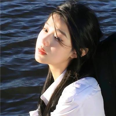 不再托腮遐思海报